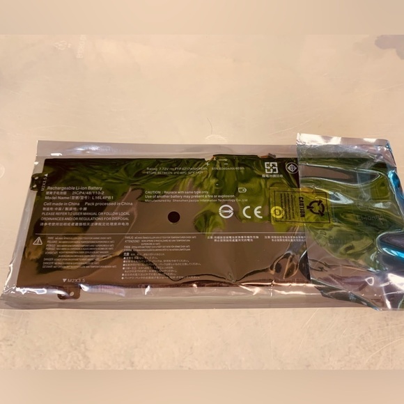 Rechargeable lithium ion L16L4PB1 for Lenovo Yoga laptop New - Picture 1 of 11